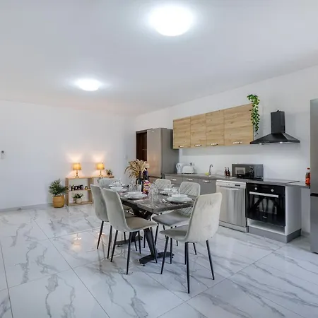 New To The Market - Rare Find, 6 Bedroom With Valley View In Swieqi By Sf Homes *