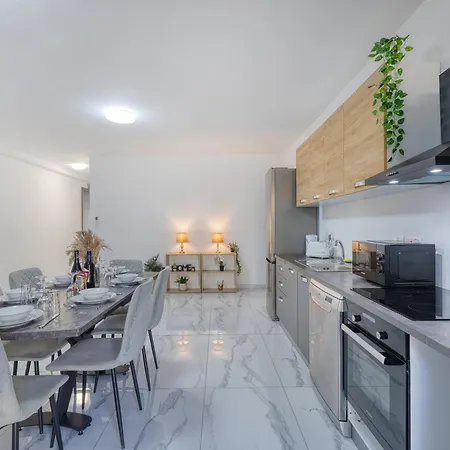 New To The Market - Rare Find, 6 Bedroom With Valley View In Swieqi By Sf Homes San Ġiljan