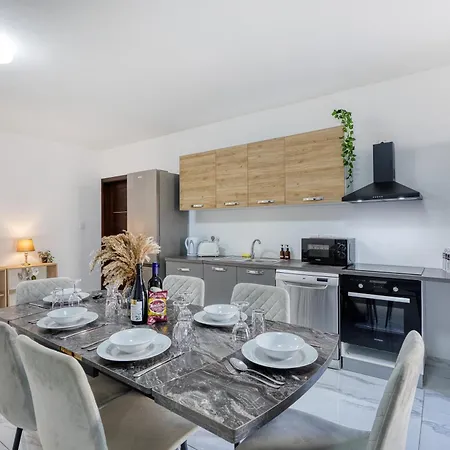 Apartman New To The Market - Rare Find, 6 Bedroom With Valley View In Swieqi By Sf Homes