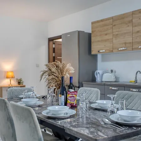 Apartman New To The Market - Rare Find, 6 Bedroom With Valley View In Swieqi By Sf Homes