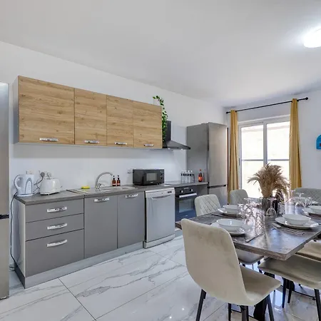 New To The Market - Rare Find, 6 Bedroom With Valley View In Swieqi By Sf Homes San Ġiljan