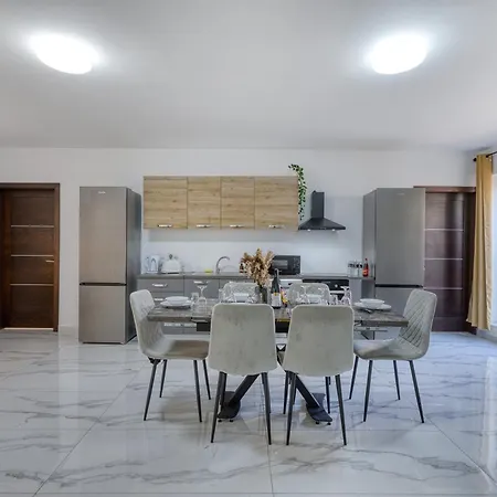 Apartman New To The Market - Rare Find, 6 Bedroom With Valley View In Swieqi By Sf Homes *