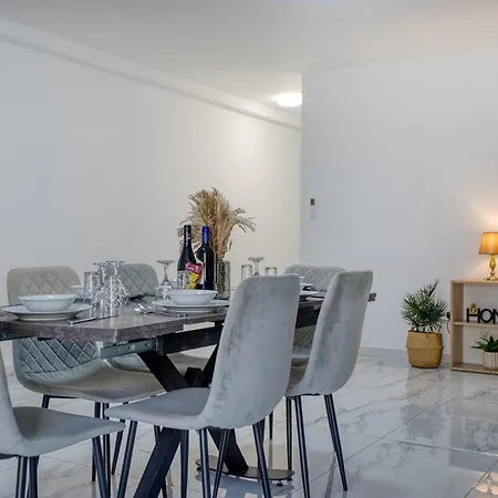 New To The Market - Rare Find, 6 Bedroom With Valley View In Swieqi By Sf Homes Apartman