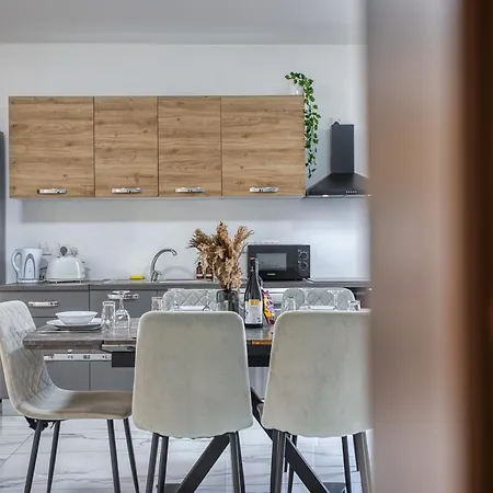 Apartman New To The Market - Rare Find, 6 Bedroom With Valley View In Swieqi By Sf Homes *